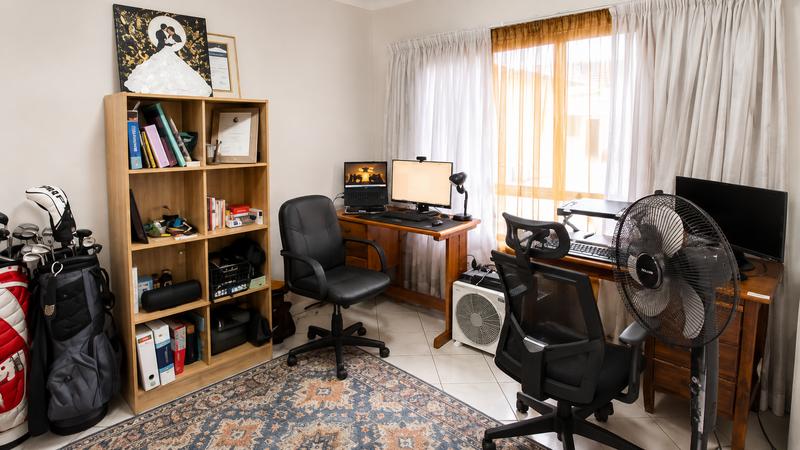 To Let 2 Bedroom Property for Rent in Somerset West Western Cape